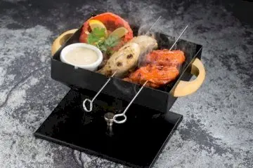 Red and White Chicken Tikka 