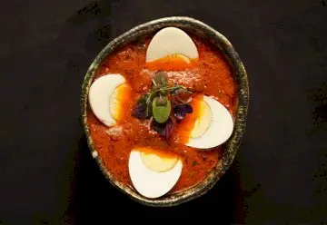 كاري بيض